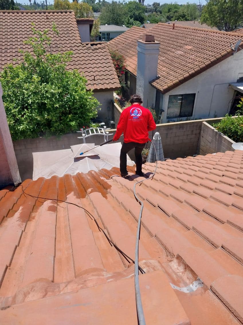 Gallery photos for Revitalize Your Roof with Expert Cleaning Services: Image #1